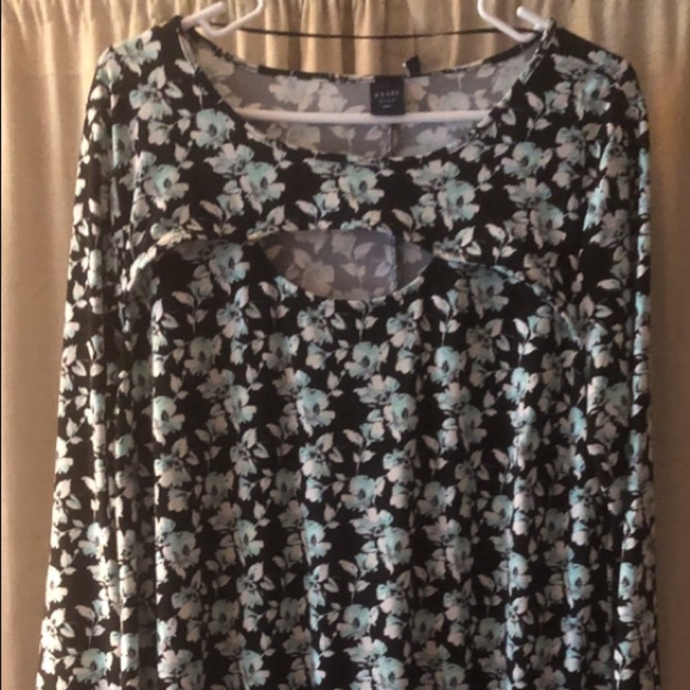 Comfy floral dress! Long sleeves, front cut-out